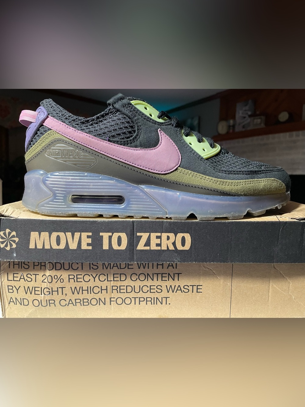 Nike Air Max 90 Terrascape
Black Elemental Pink
11M